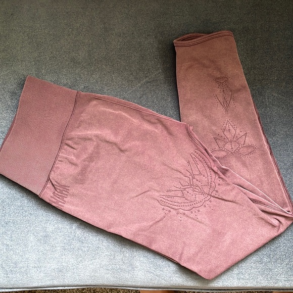 Cute Gymshark leggings. - Picture 3 of 5